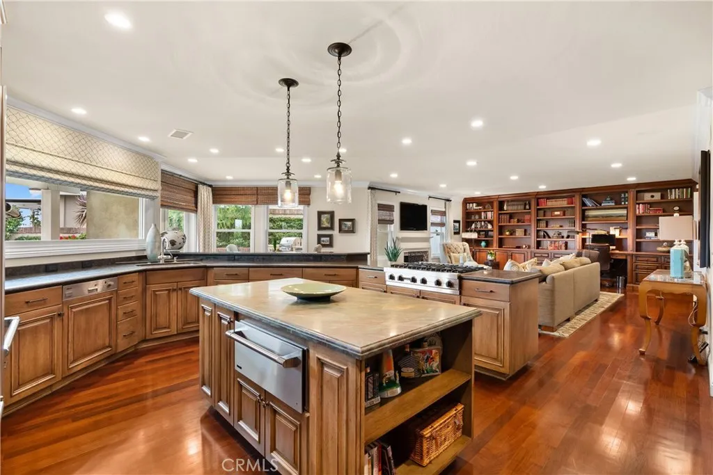 9 Rue Cannes, Newport Beach, California 92660 home-pic-7