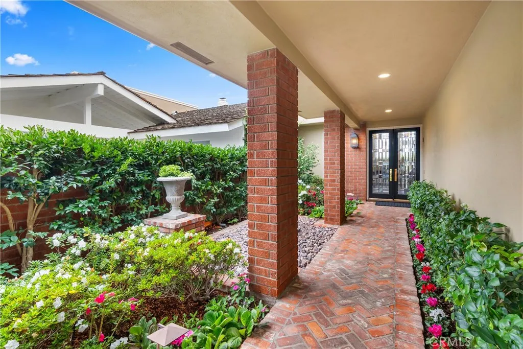 9 Rue Cannes, Newport Beach, California 92660 home-pic-3
