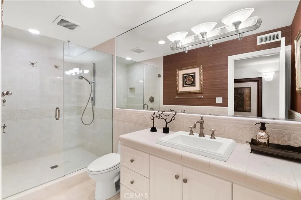9 Rue Cannes, Newport Beach, California 92660 home-pic-18