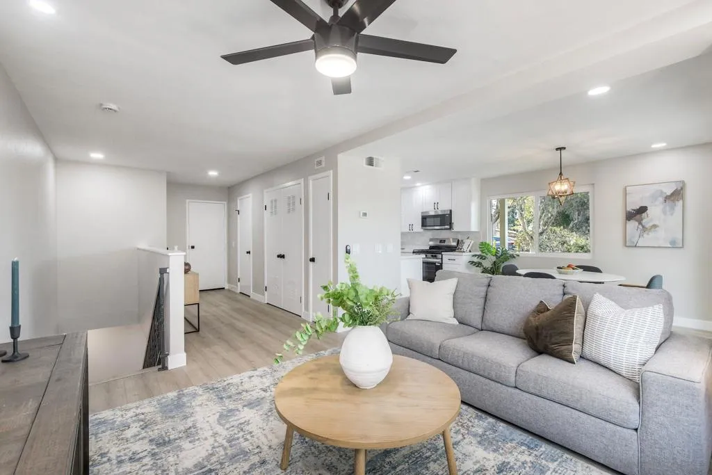 4228 Vista Del Rio Way 2, Oceanside, California 92057 home-pic-2