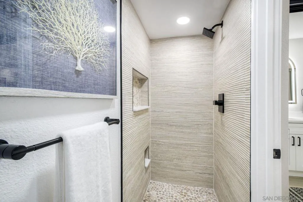 4228 Vista Del Rio Way 2, Oceanside, California 92057 home-pic-10