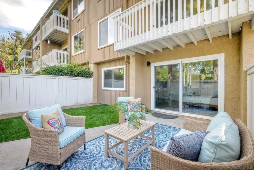 4228 Vista Del Rio Way 2, Oceanside, California 92057 home-pic-1