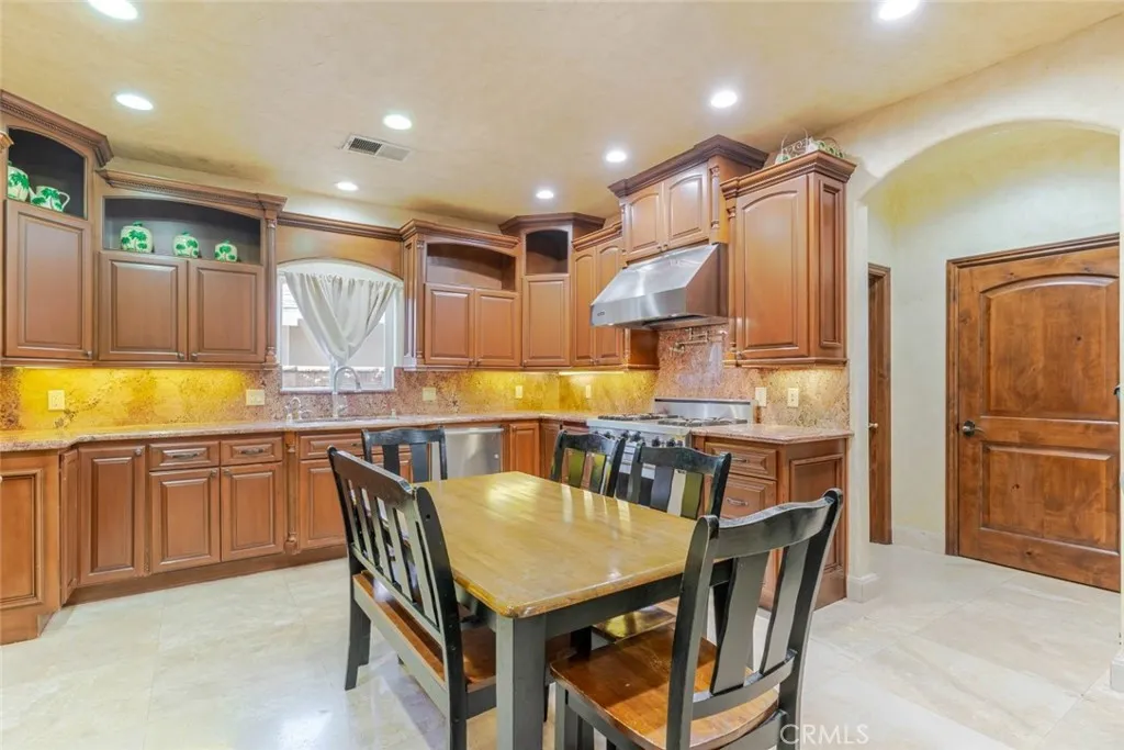 655 N Meyer Street, San Fernando, California 91340 home-pic-12