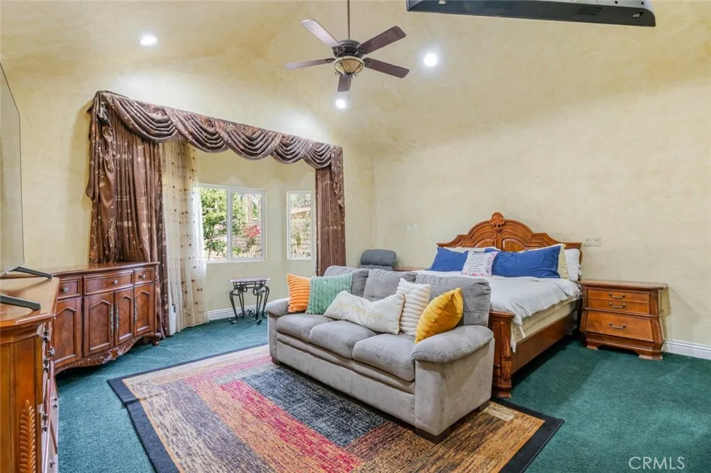 655 N Meyer Street, San Fernando, California 91340 home-pic-18