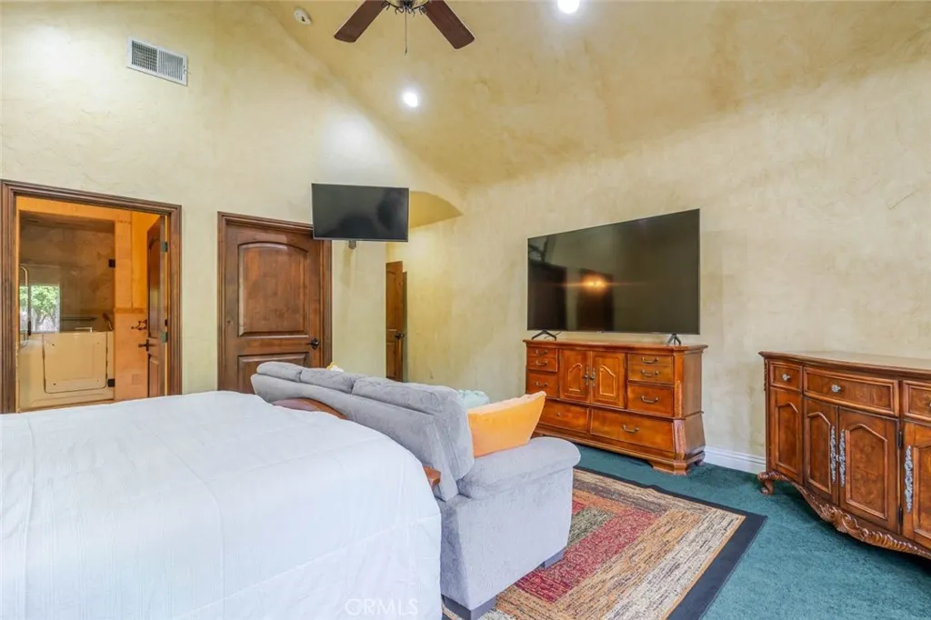 655 N Meyer Street, San Fernando, California 91340 home-pic-19