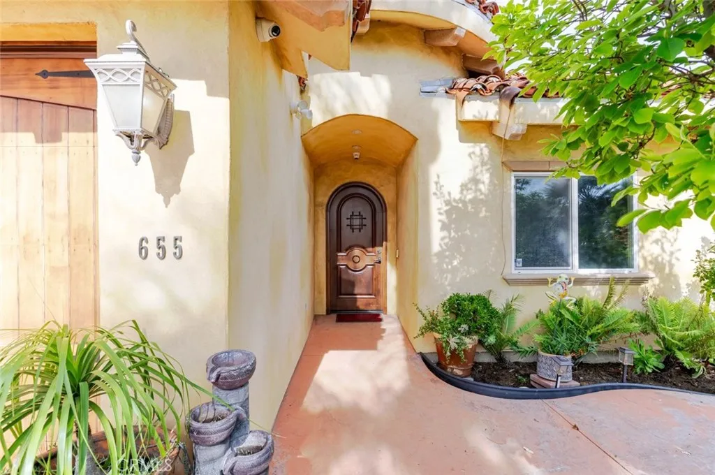 655 N Meyer Street, San Fernando, California 91340 home-pic-4