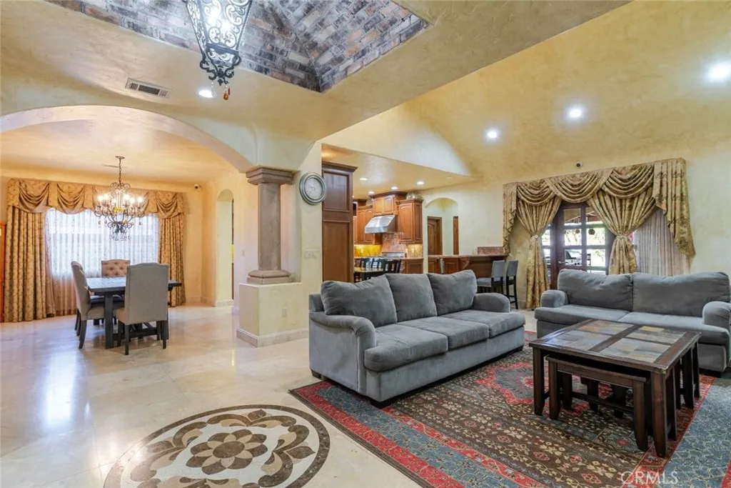 655 N Meyer Street, San Fernando, California 91340 home-pic-6