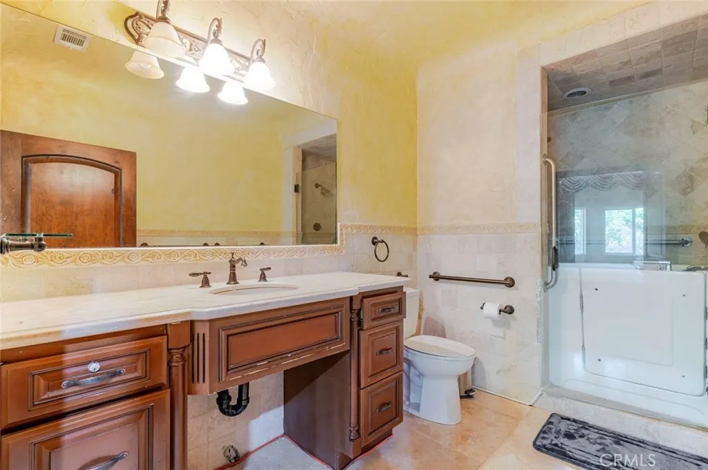 655 N Meyer Street, San Fernando, California 91340 home-pic-25