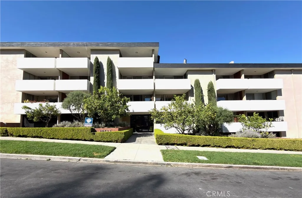 10633 Kinnard 20, Los Angeles, California 90024 home-pic-1