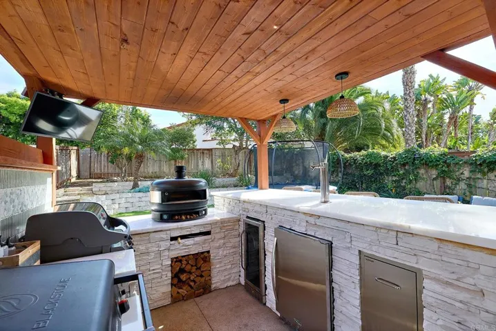 Mini refrigerator and kegorator