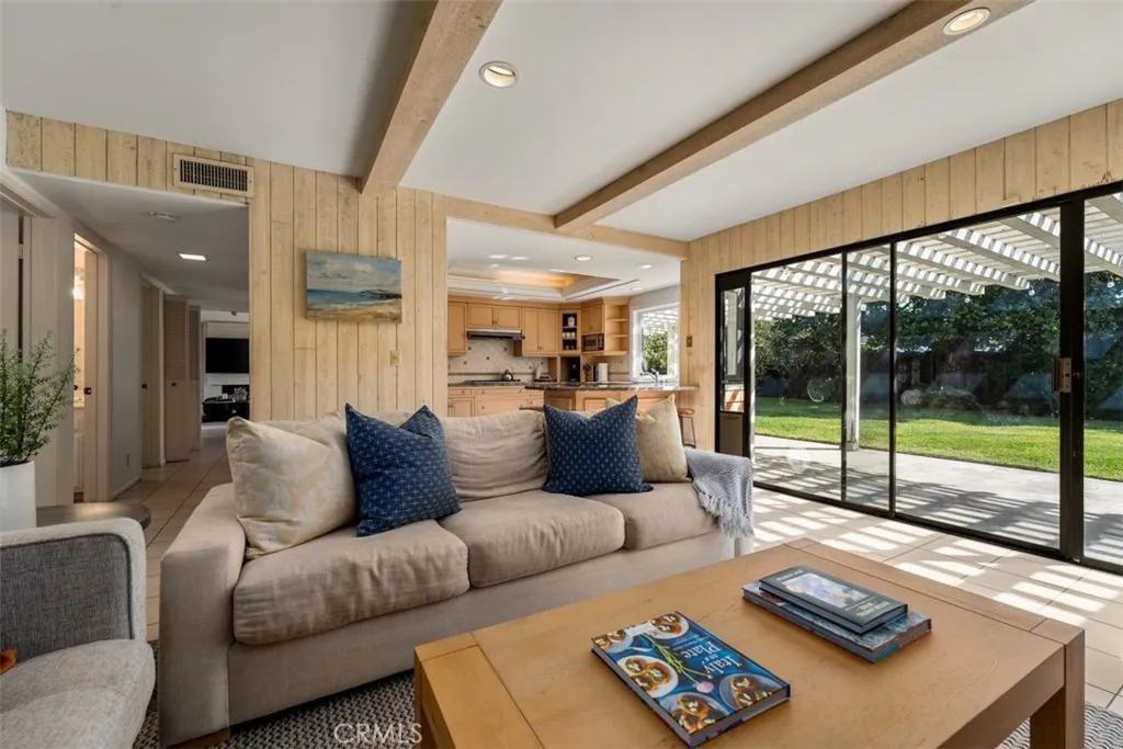 1208 Somerset, Newport Beach, California 92660 home-pic-7