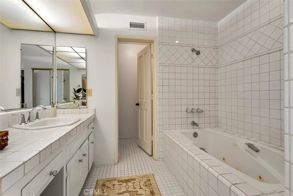 1208 Somerset, Newport Beach, California 92660 home-pic-19