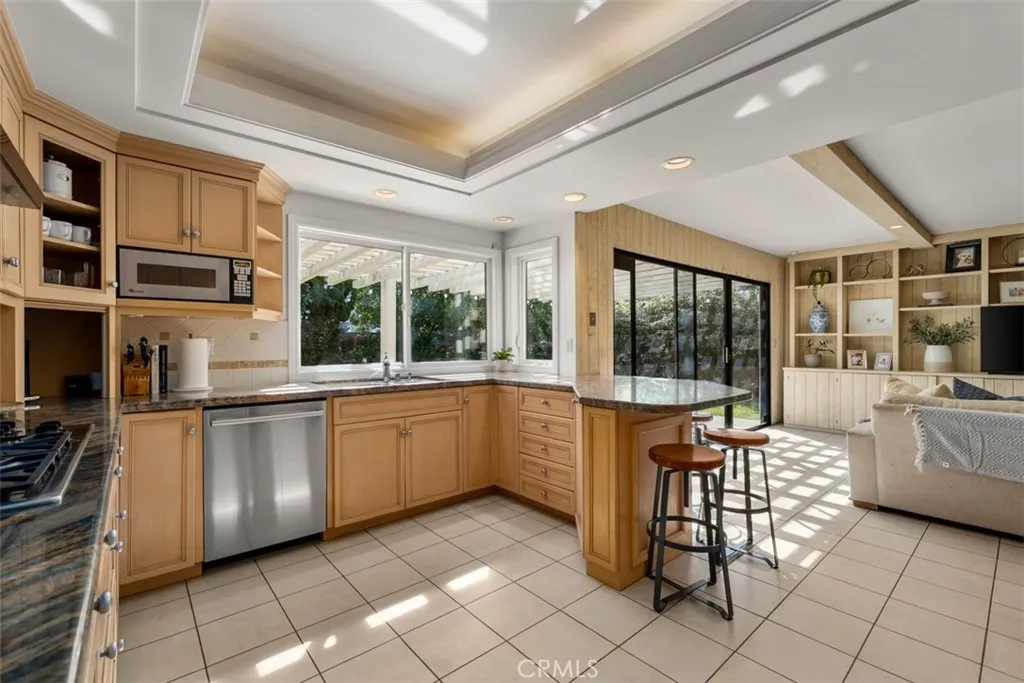 1208 Somerset, Newport Beach, California 92660 home-pic-8