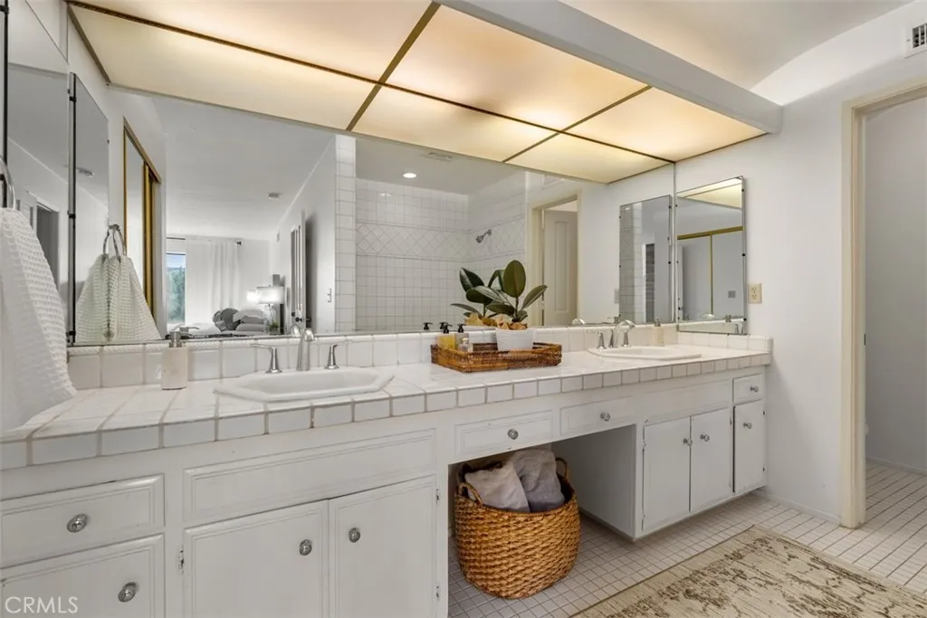 1208 Somerset, Newport Beach, California 92660 home-pic-18