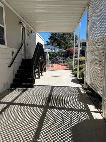 Tandem parking with lattice privacy screen