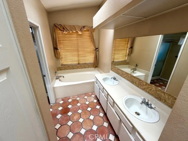 25455 Knollwood Drive, Murrieta, California 92563 home-pic-25