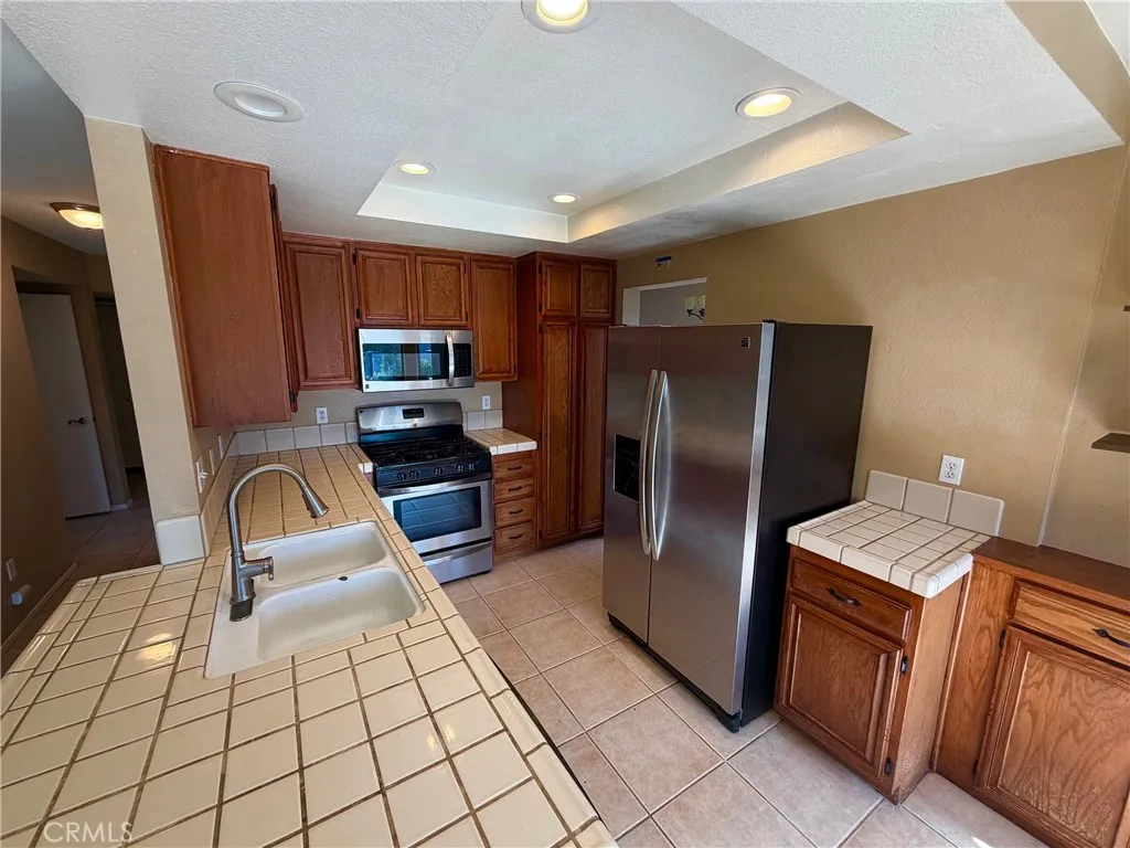 25455 Knollwood Drive, Murrieta, California 92563 home-pic-11
