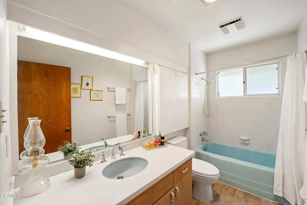 194 Dean Court, Ventura, California 93003 home-pic-22