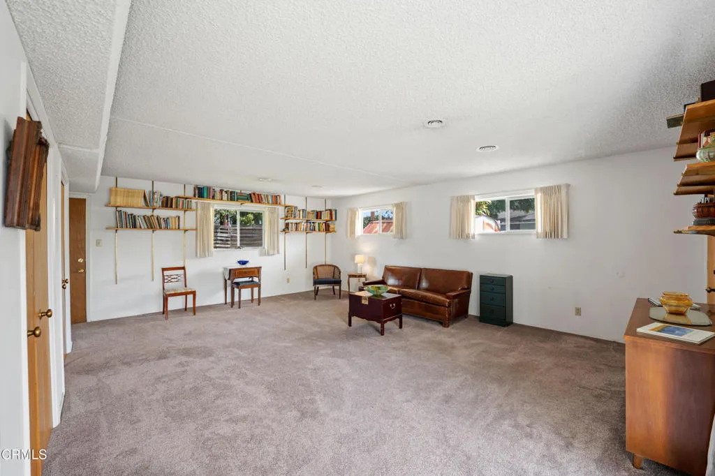 194 Dean Court, Ventura, California 93003 home-pic-15