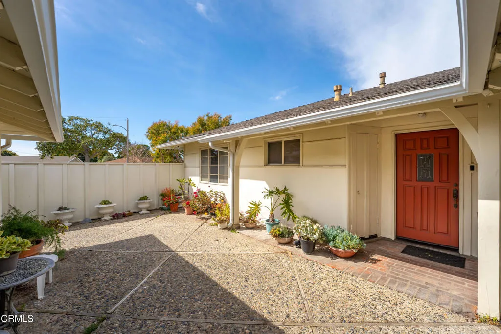 194 Dean Court, Ventura, California 93003 home-pic-4