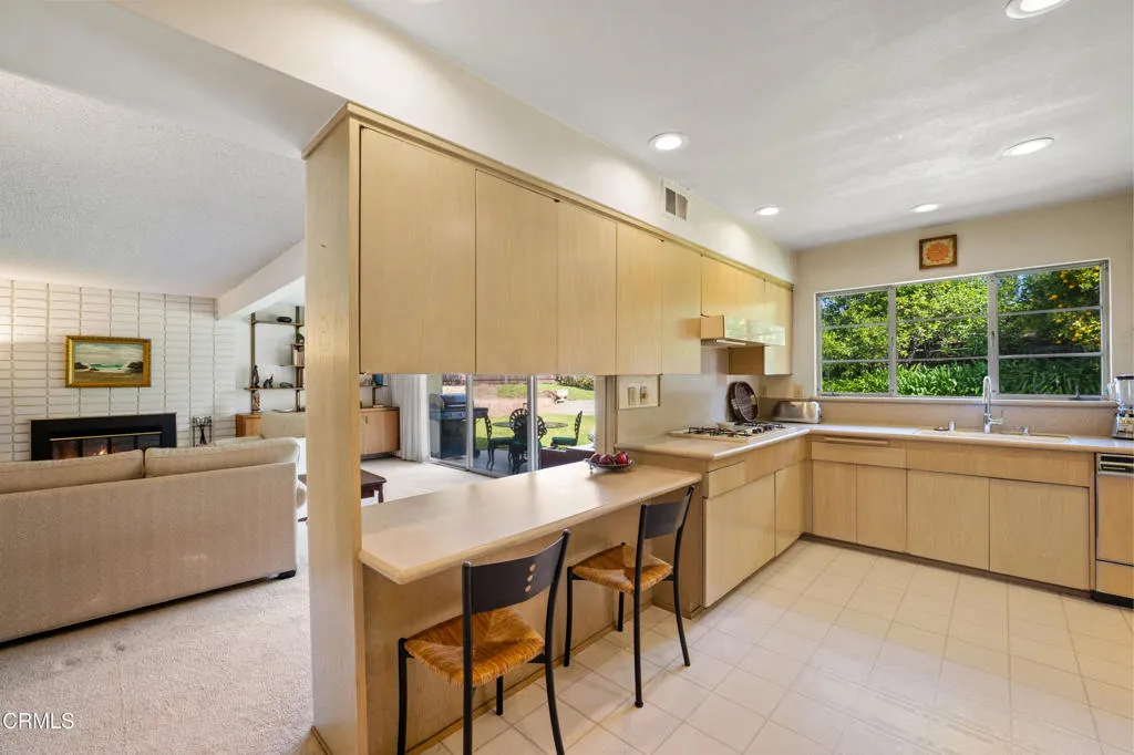 194 Dean Court, Ventura, California 93003 home-pic-9