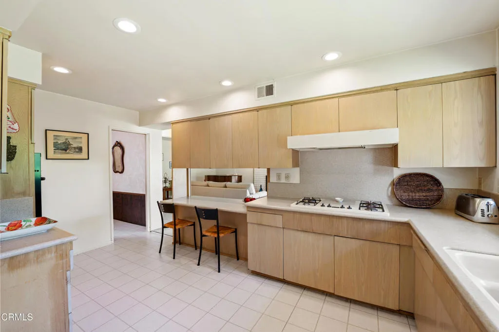 194 Dean Court, Ventura, California 93003 home-pic-11