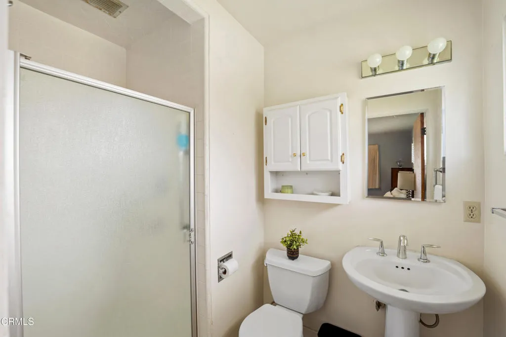 194 Dean Court, Ventura, California 93003 home-pic-21