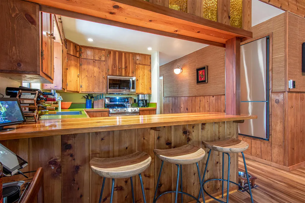25284 Lakeview Drive, Idyllwild, California 92549 home-pic-25