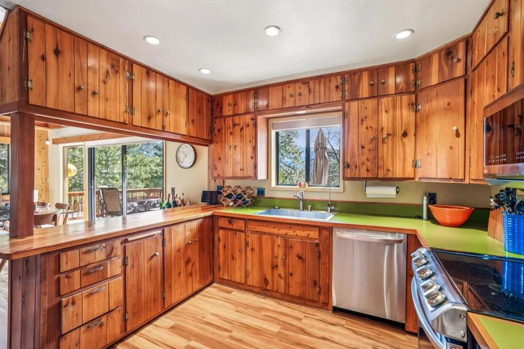25284 Lakeview Drive, Idyllwild, California 92549 home-pic-23