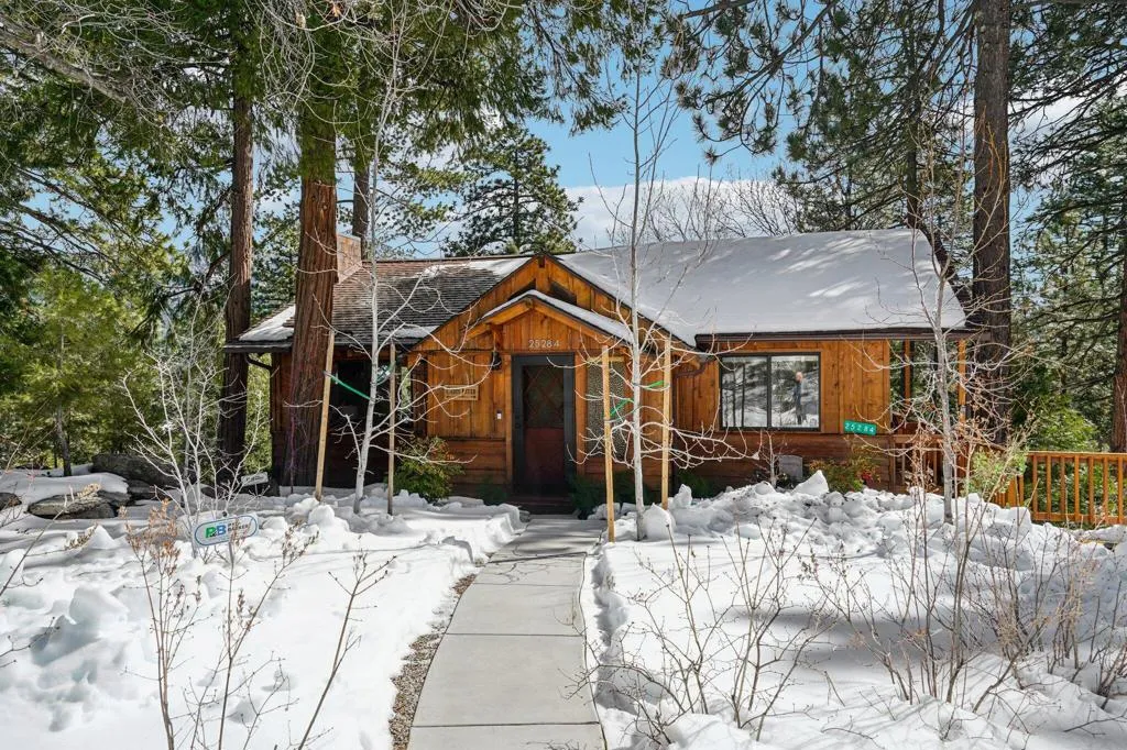 25284 Lakeview Drive, Idyllwild, California 92549 home-pic-2