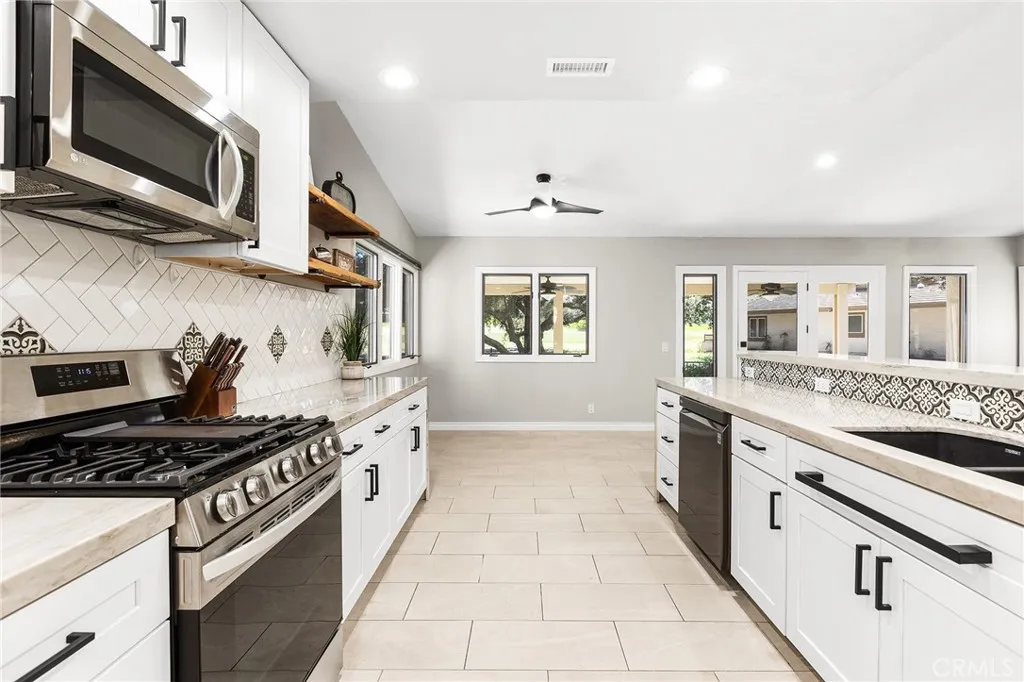 38260 Oaktree, Murrieta, California 92562 home-pic-21