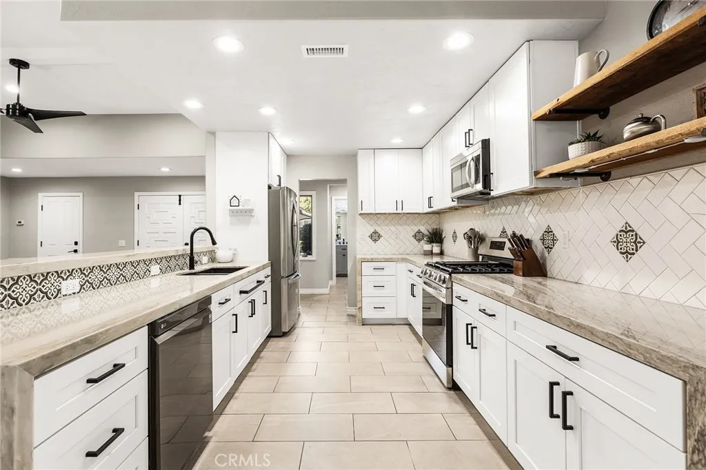 38260 Oaktree, Murrieta, California 92562 home-pic-16