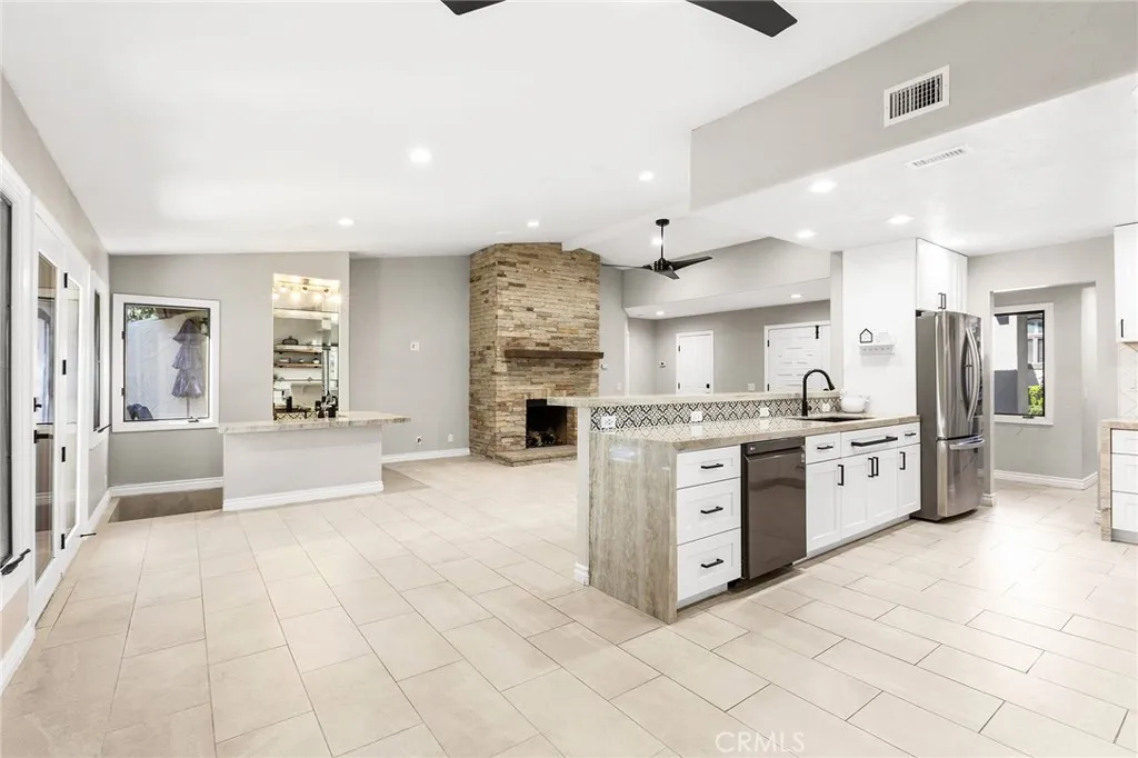 38260 Oaktree, Murrieta, California 92562 home-pic-18