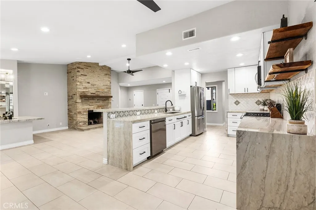 38260 Oaktree, Murrieta, California 92562 home-pic-17