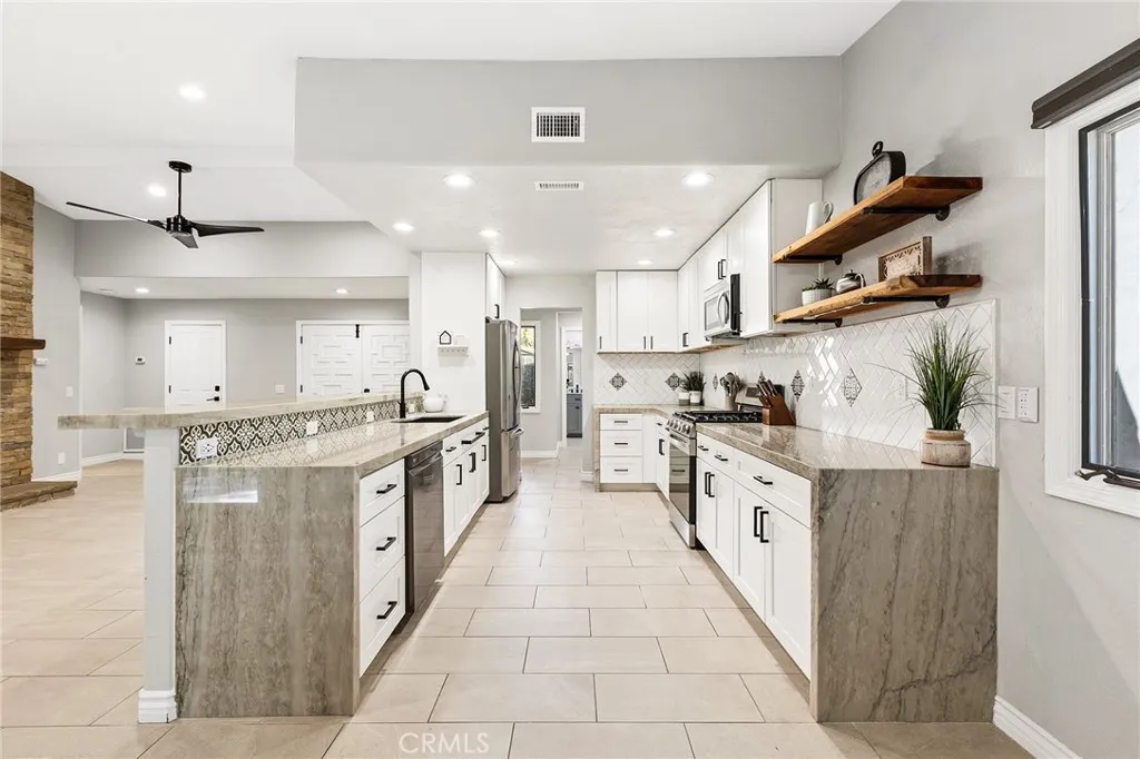 38260 Oaktree, Murrieta, California 92562 home-pic-22