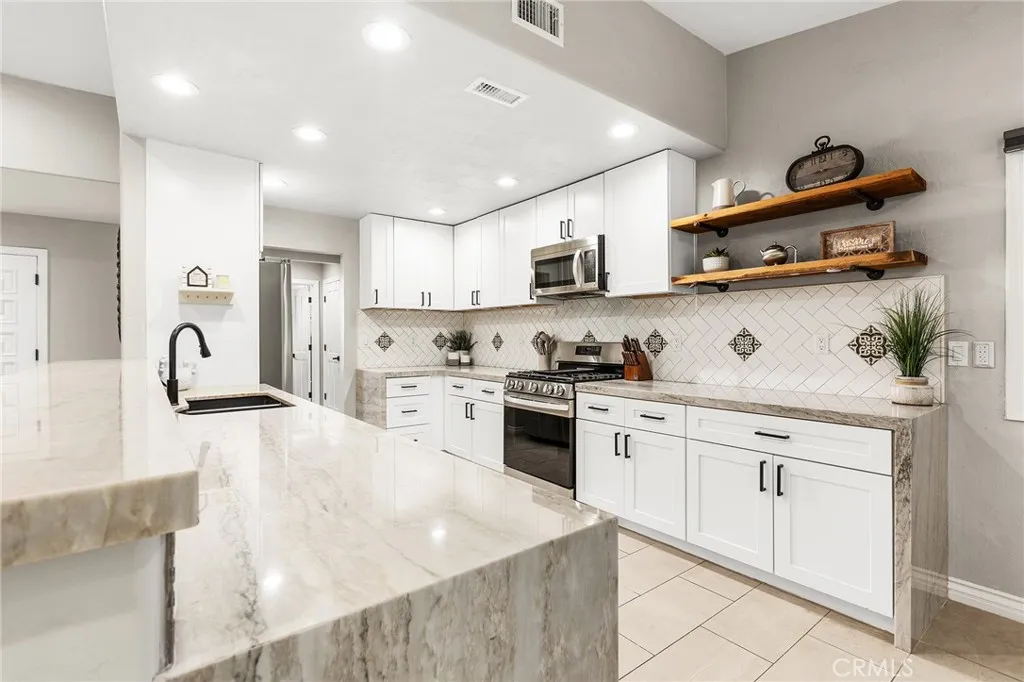 38260 Oaktree, Murrieta, California 92562 home-pic-15