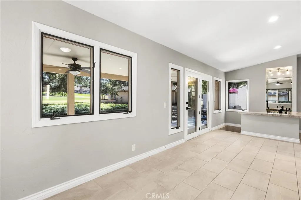 38260 Oaktree, Murrieta, California 92562 home-pic-19