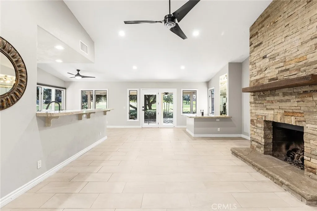 38260 Oaktree, Murrieta, California 92562 home-pic-5
