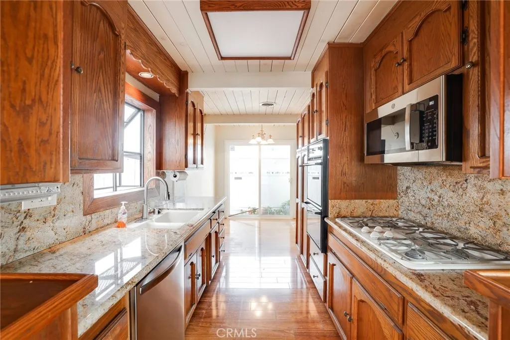 327 Walnut, Newport Beach, California 92663 home-pic-7