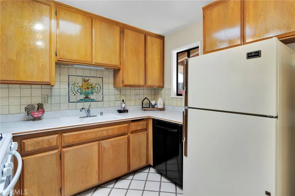 12760 Pinehurst, Victorville, California 92395 home-pic-23