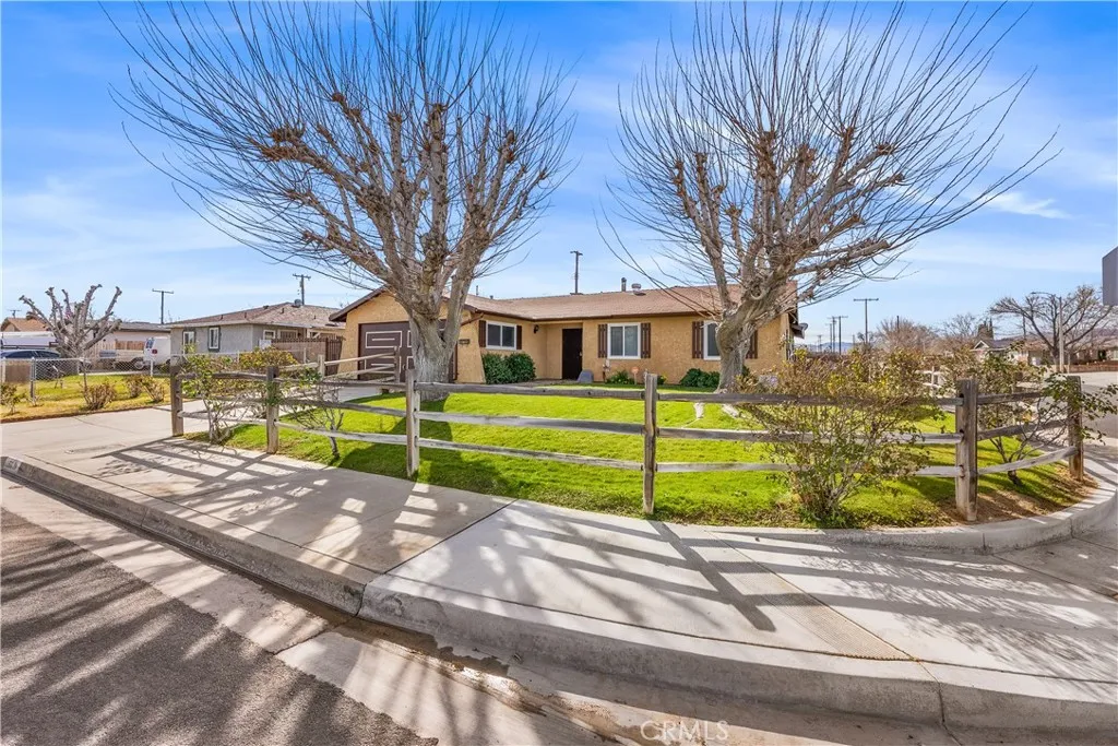 1156 W Avenue J10, Lancaster, California 93534 home-pic-3