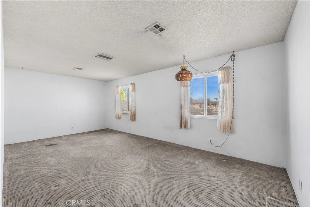1156 W Avenue J10, Lancaster, California 93534 home-pic-5
