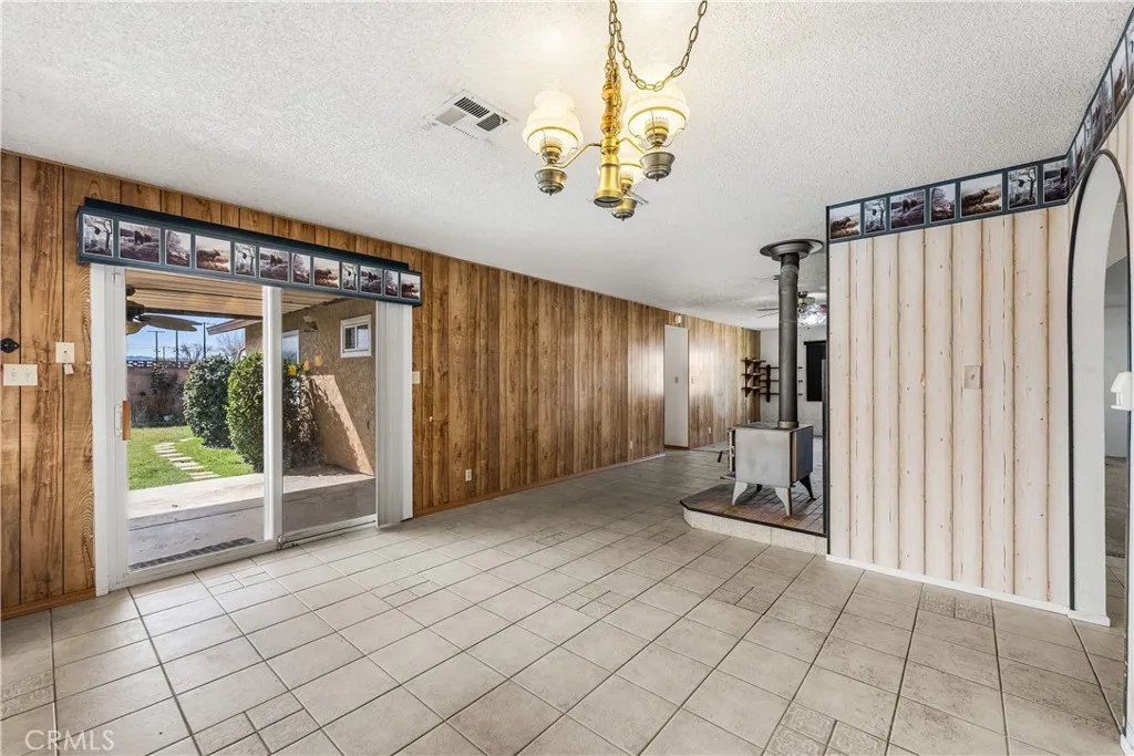 1156 W Avenue J10, Lancaster, California 93534 home-pic-23