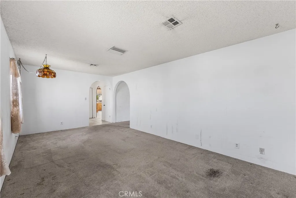 1156 W Avenue J10, Lancaster, California 93534 home-pic-6
