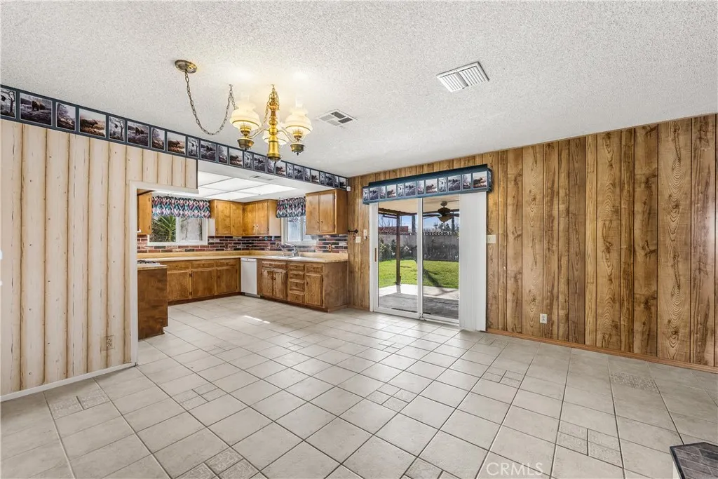 1156 W Avenue J10, Lancaster, California 93534 home-pic-17