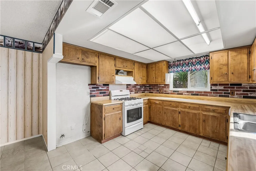 1156 W Avenue J10, Lancaster, California 93534 home-pic-20