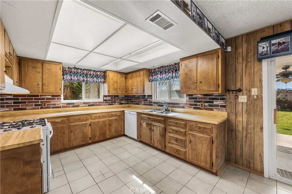 1156 W Avenue J10, Lancaster, California 93534 home-pic-19