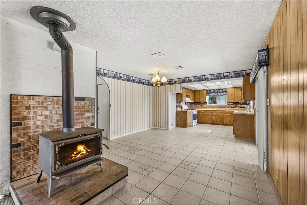 1156 W Avenue J10, Lancaster, California 93534 home-pic-15