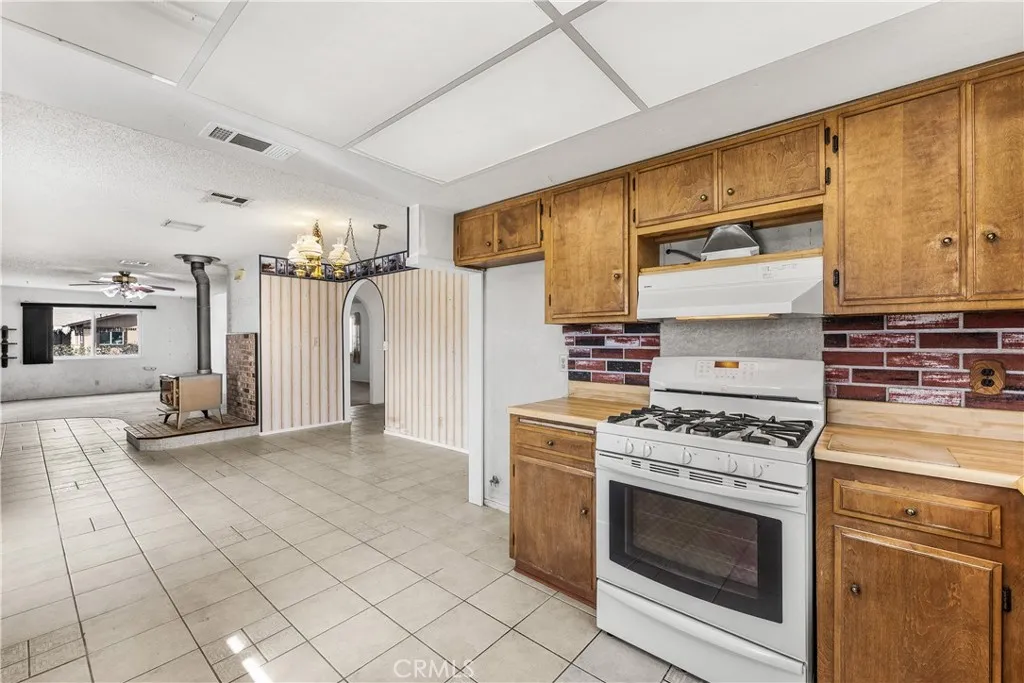 1156 W Avenue J10, Lancaster, California 93534 home-pic-21