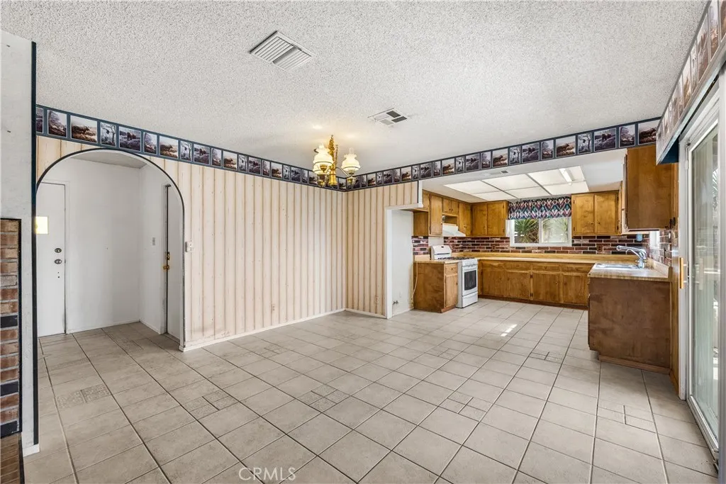 1156 W Avenue J10, Lancaster, California 93534 home-pic-16